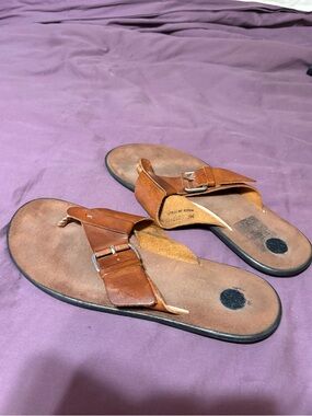 Mercanti Fiorentini Brown Leather Buckle Thong Sandals